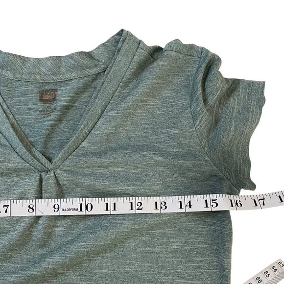 REI Double V-Neck Pleated Short Sleeve Dri Fit Tee Green Gorpcore Activewear XS - Picture 7 of 8